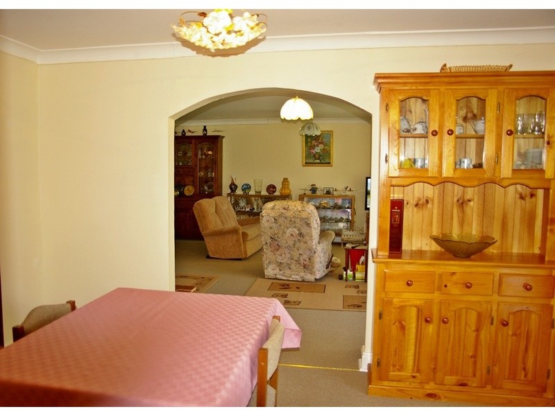 14 Newnham Drive, Romsey VIC 3434