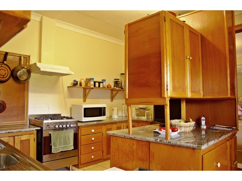 14 Newnham Drive, Romsey VIC 3434