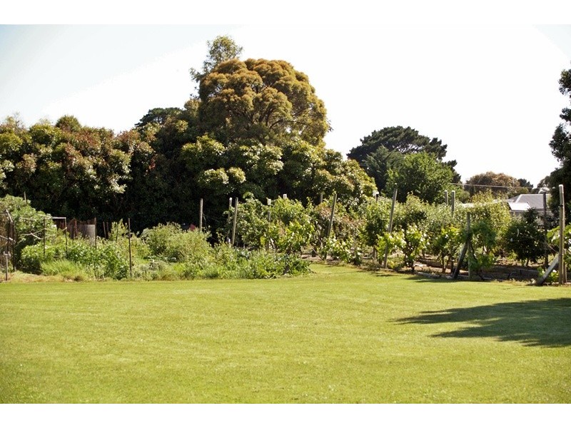 14 Newnham Drive, Romsey VIC 3434