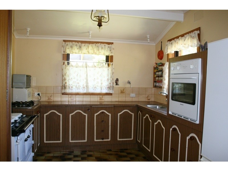 185 Mahoneys Road, Woodend VIC 3442