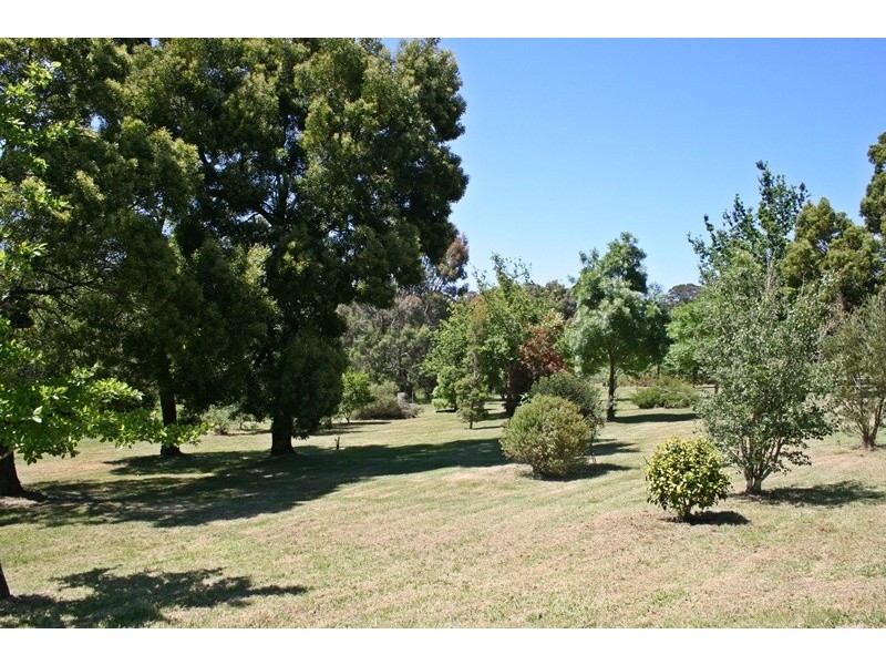 185 Mahoneys Road, Woodend VIC 3442