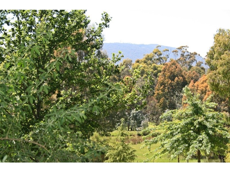 185 Mahoneys Road, Woodend VIC 3442