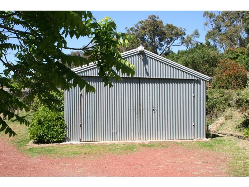 185 Mahoneys Road, Woodend VIC 3442