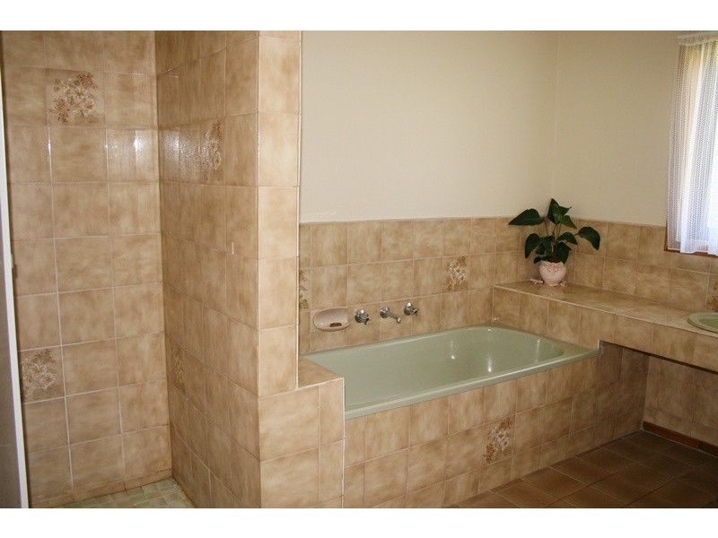 185 Mahoneys Road, Woodend VIC 3442