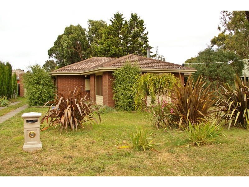 24 Forest Street, Woodend VIC 3442