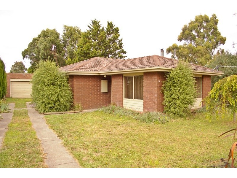 24 Forest Street, Woodend VIC 3442