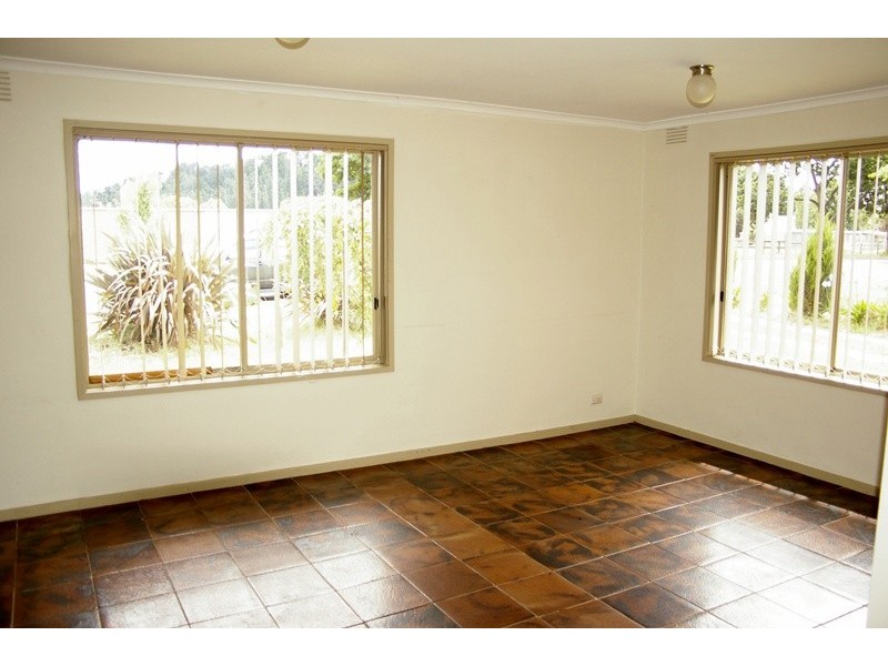 24 Forest Street, Woodend VIC 3442