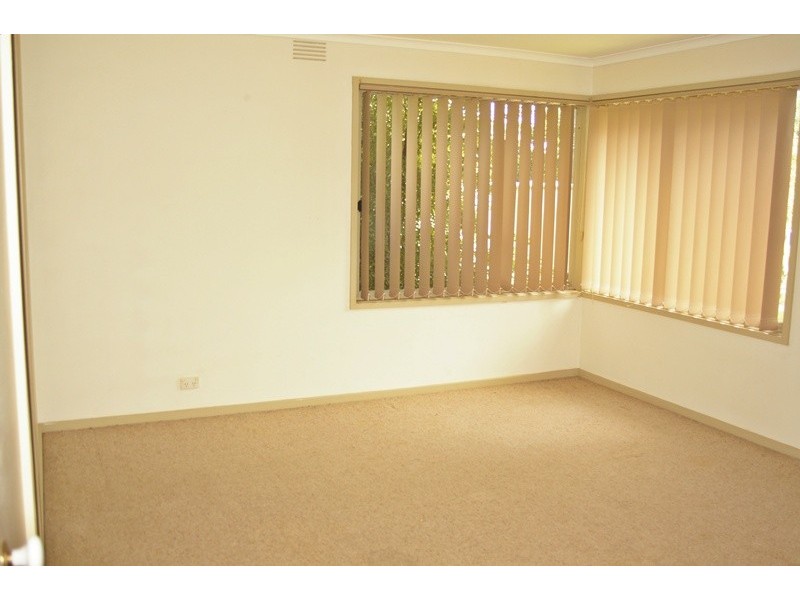 24 Forest Street, Woodend VIC 3442