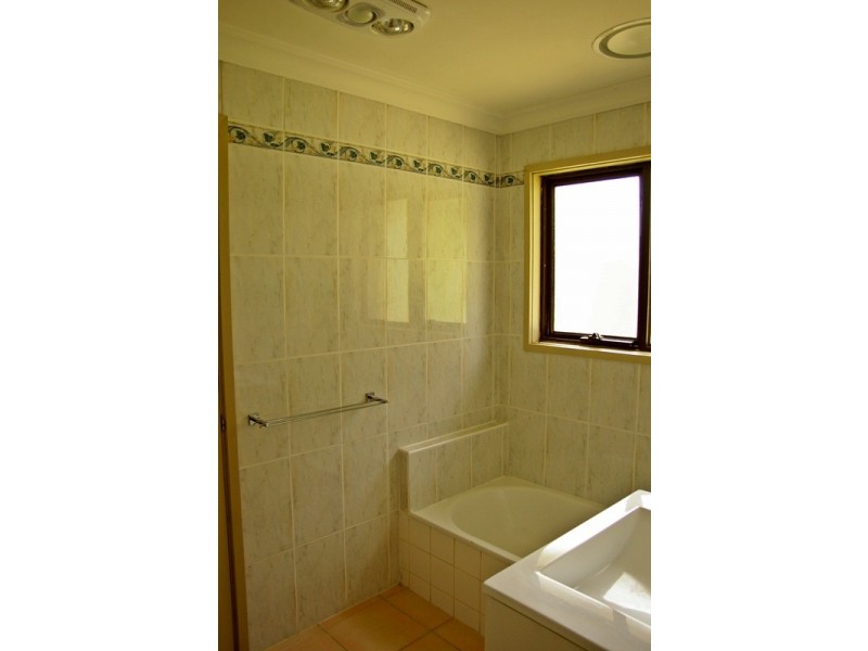 24 Forest Street, Woodend VIC 3442