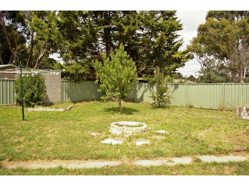 24 Forest Street, Woodend VIC 3442