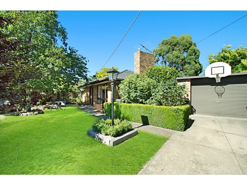 5  James Court, Woodend VIC 3442