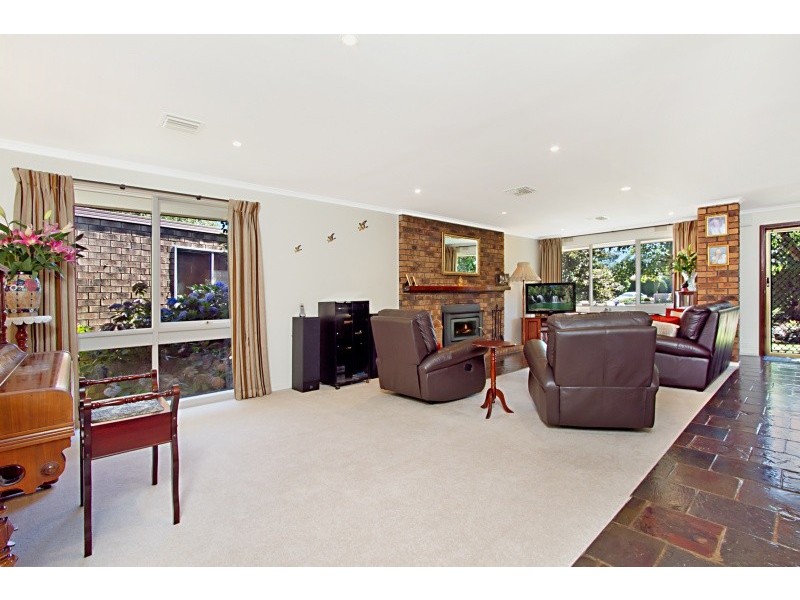 5  James Court, Woodend VIC 3442