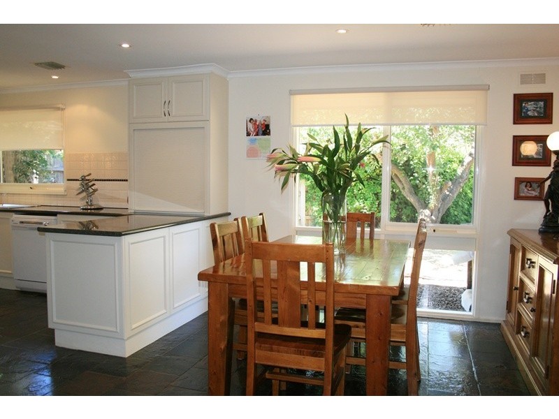 5  James Court, Woodend VIC 3442