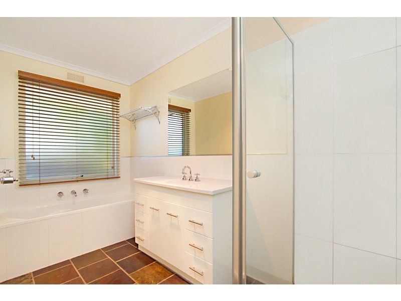 5  James Court, Woodend VIC 3442
