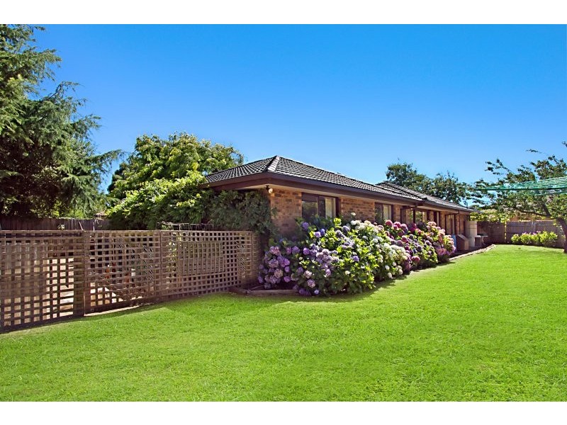5  James Court, Woodend VIC 3442