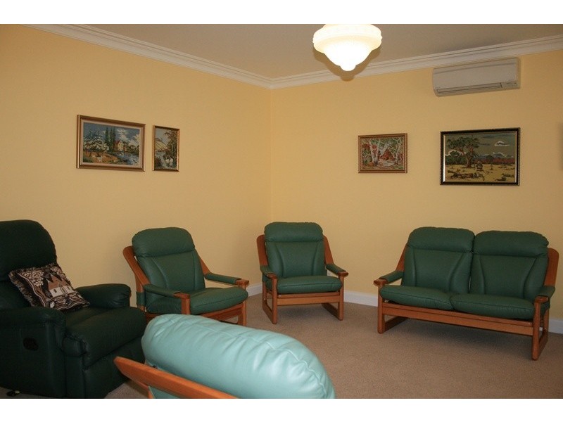 8 Anslow Street, Woodend VIC 3442