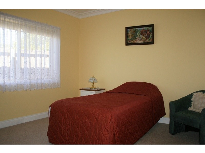 8 Anslow Street, Woodend VIC 3442