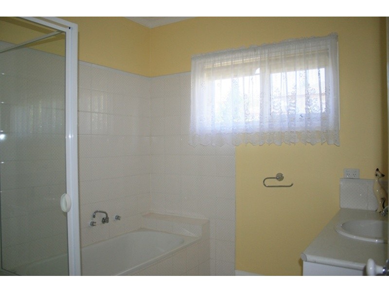 8 Anslow Street, Woodend VIC 3442