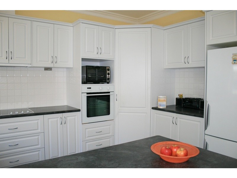 8 Anslow Street, Woodend VIC 3442