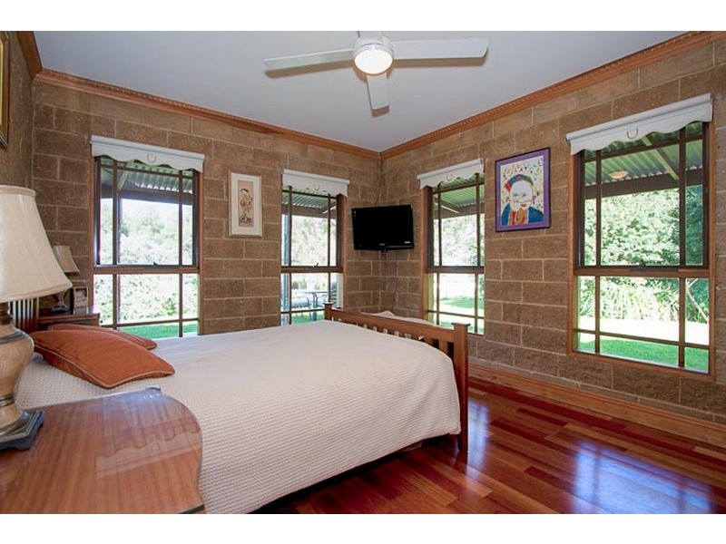 169 Couzens Lane, Romsey VIC 3434