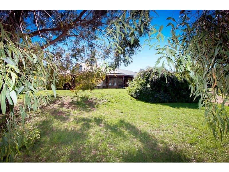 169 Couzens Lane, Romsey VIC 3434