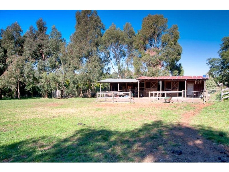 169 Couzens Lane, Romsey VIC 3434