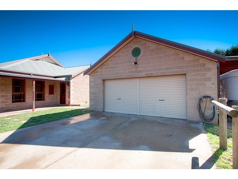 169 Couzens Lane, Romsey VIC 3434