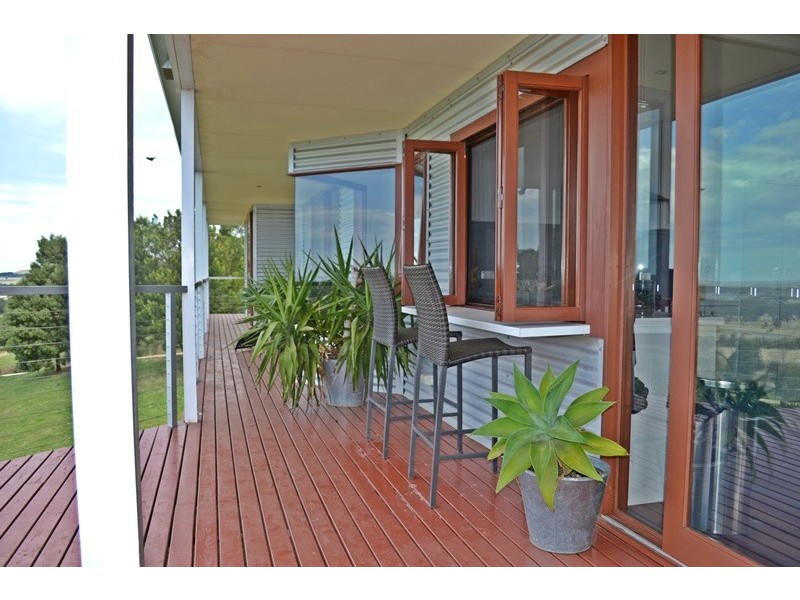 69 Mount William Rd, Lancefield VIC 3435