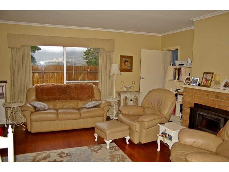 4 Morris Road, Woodend VIC 3442