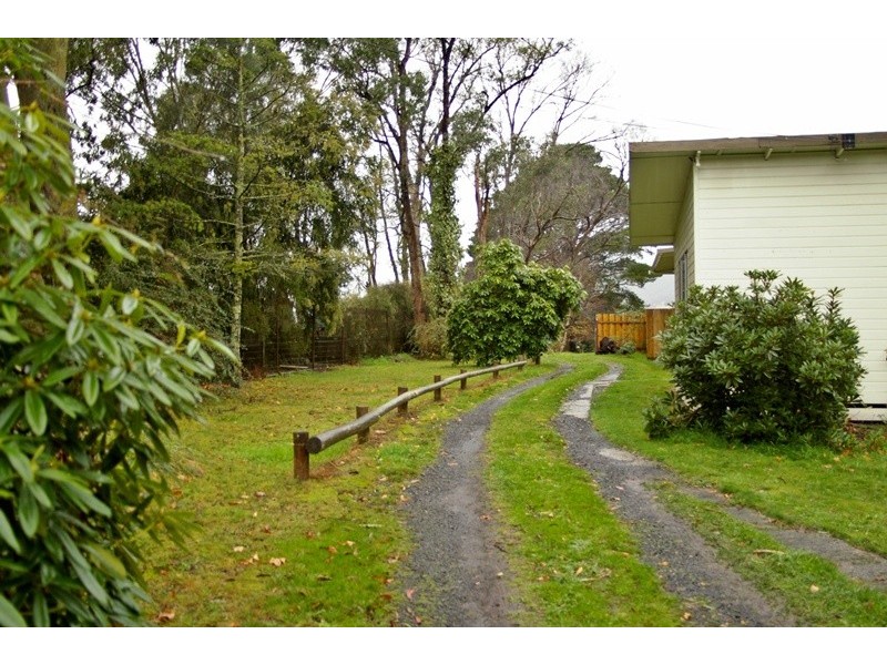 4 Morris Road, Woodend VIC 3442