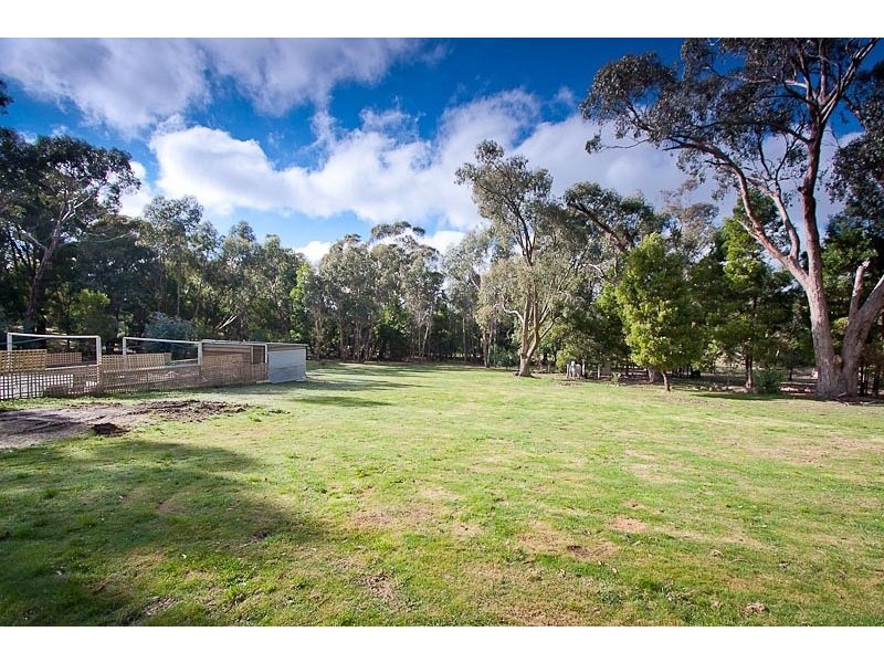 40 Henshalls Road, Woodend VIC 3442
