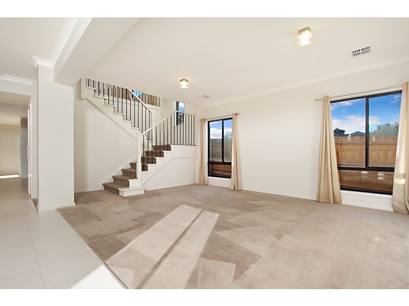 12 Coach House Boulevard, Woodend VIC 3442