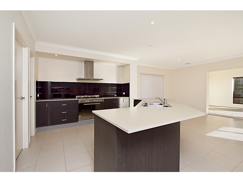 12 Coach House Boulevard, Woodend VIC 3442