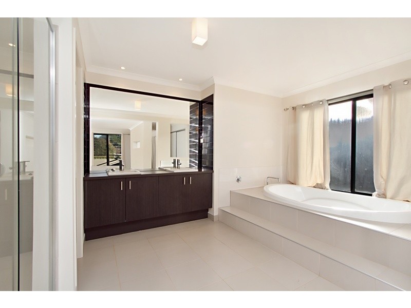 12 Coach House Boulevard, Woodend VIC 3442