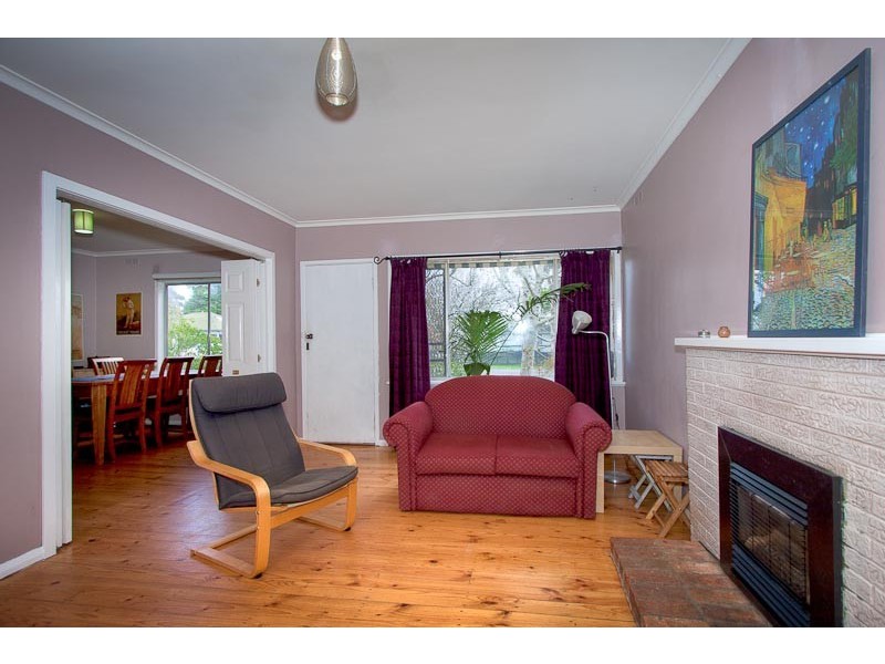 32 Morris Road, Woodend VIC 3442