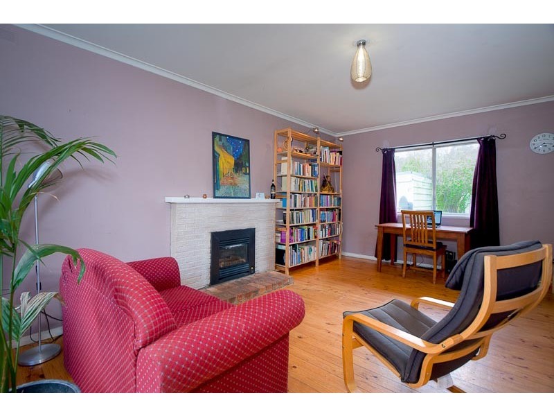 32 Morris Road, Woodend VIC 3442