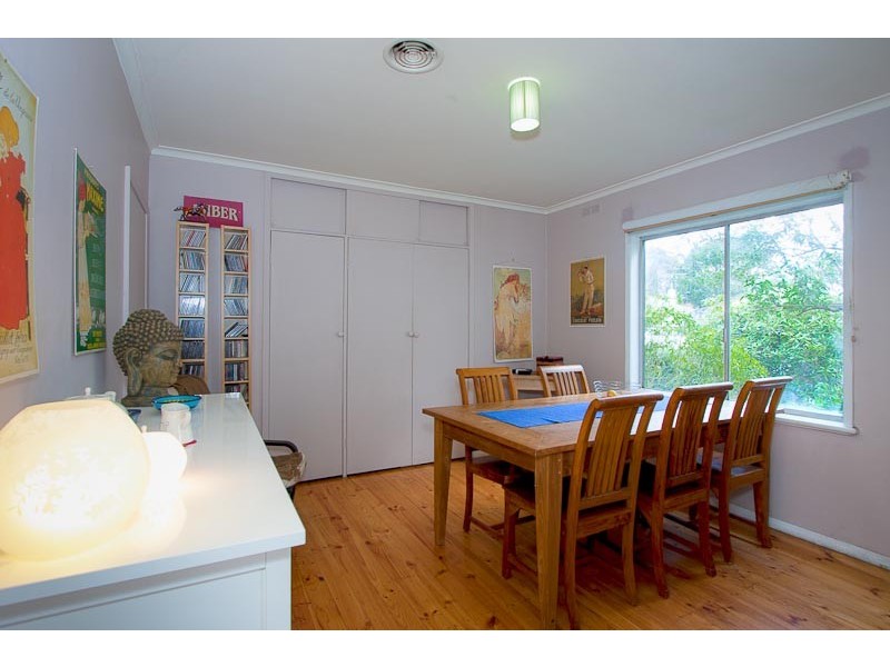 32 Morris Road, Woodend VIC 3442