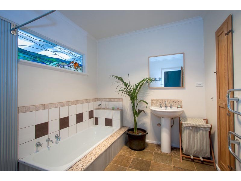 32 Morris Road, Woodend VIC 3442