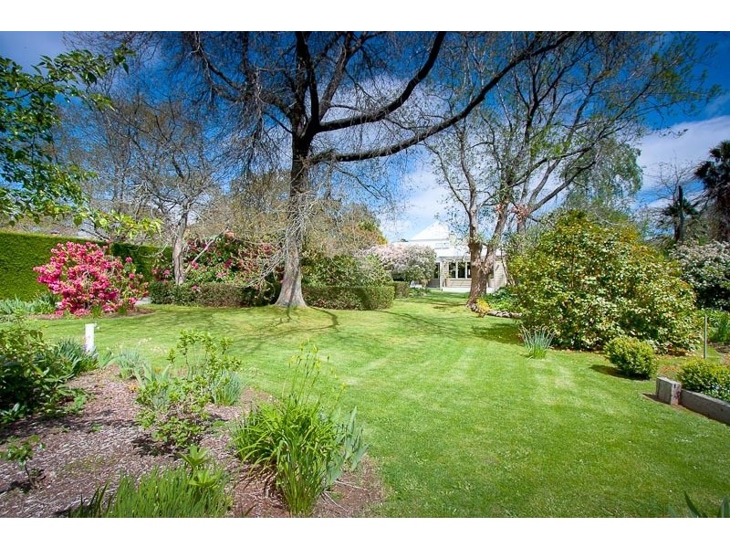 11 Old Lancefield Road, Woodend VIC 3442