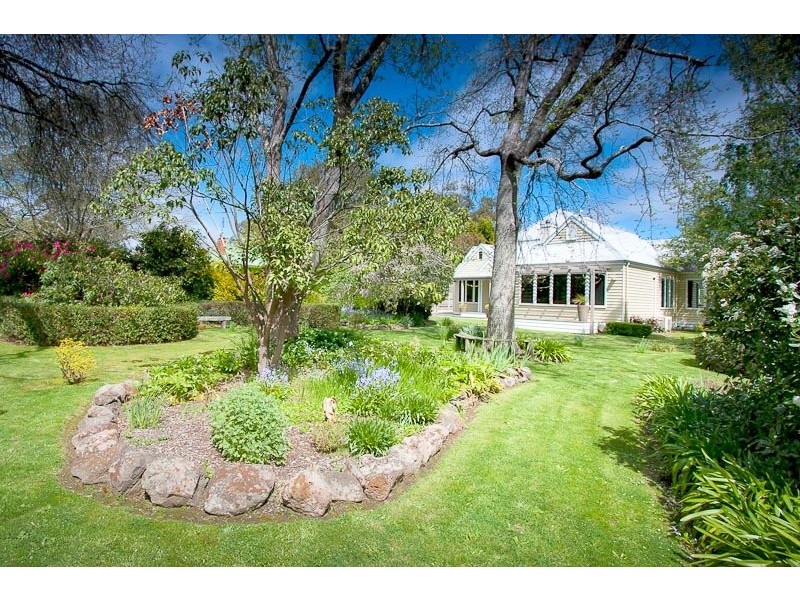 11 Old Lancefield Road, Woodend VIC 3442