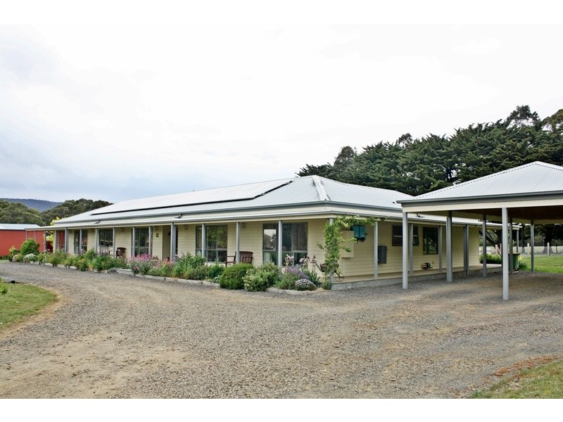 71 Mahoneys Road, Woodend VIC 3442