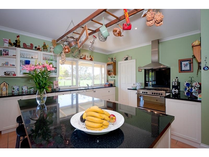71 Mahoneys Road, Woodend VIC 3442