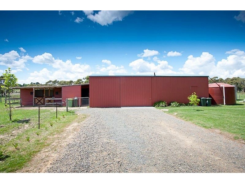 71 Mahoneys Road, Woodend VIC 3442