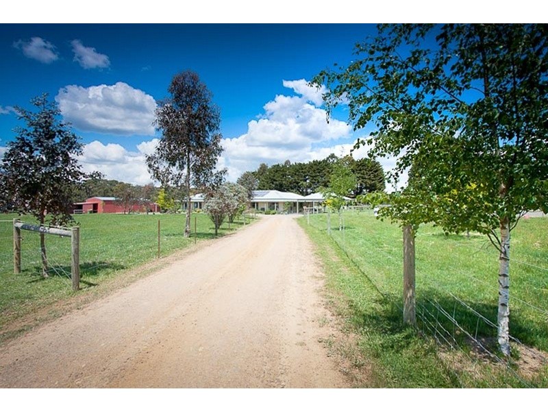 71 Mahoneys Road, Woodend VIC 3442