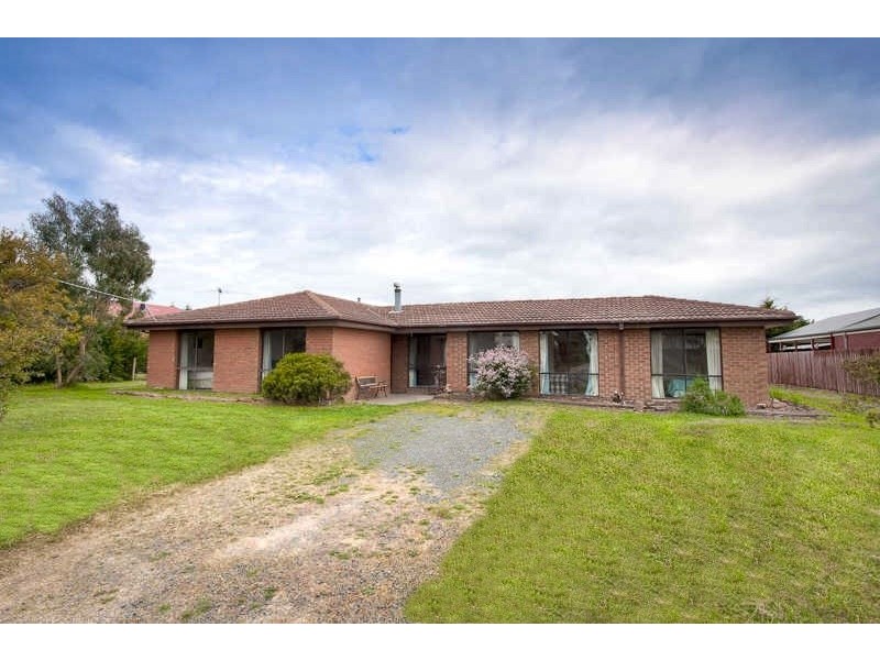 45 Coleraine Drive, Romsey VIC 3434