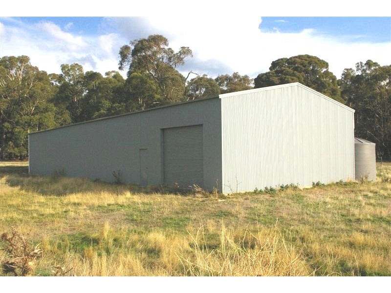 2/520 ROMSEY ROAD, Woodend VIC 3442