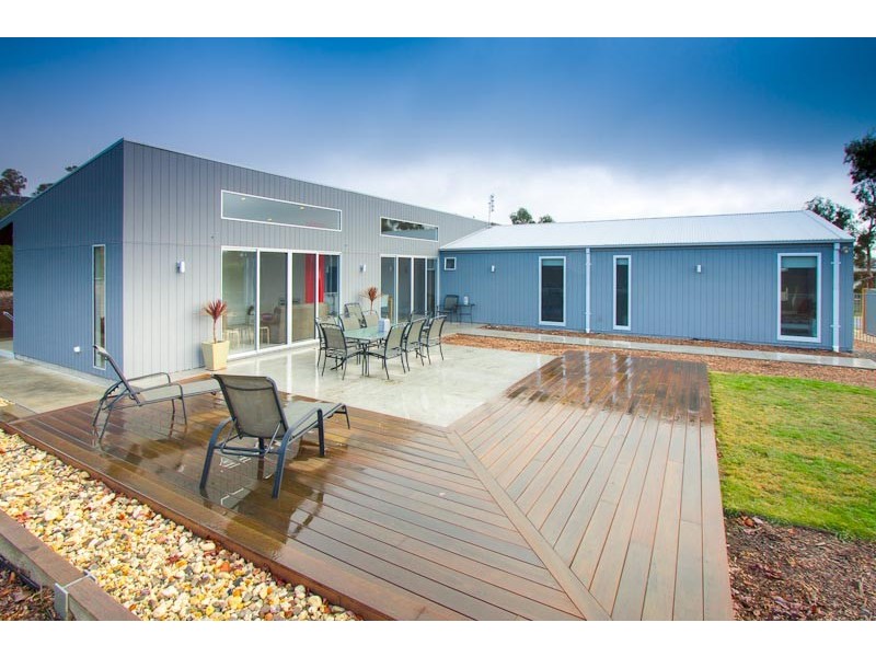 19 Ballymoyer Mews, Woodend VIC 3442