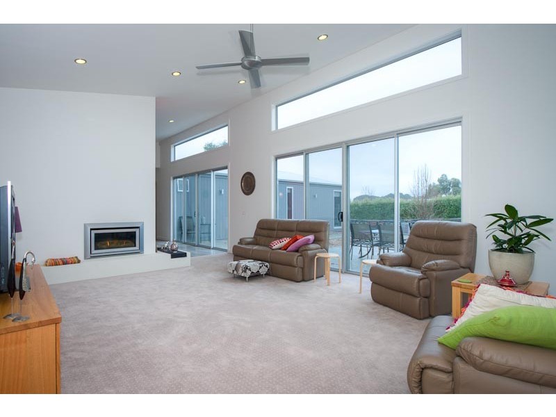 19 Ballymoyer Mews, Woodend VIC 3442