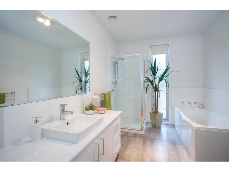 19 Ballymoyer Mews, Woodend VIC 3442