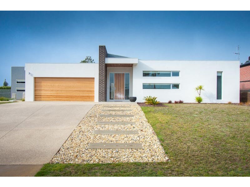 19 Ballymoyer Mews, Woodend VIC 3442